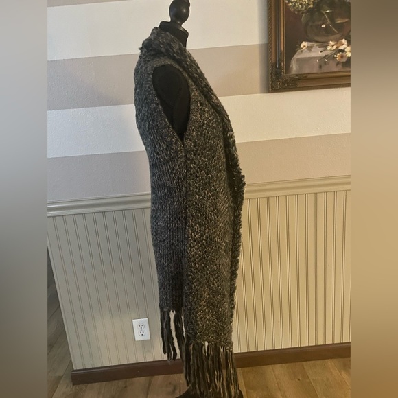 Escio Sleeveless Sweater Vest Small – Mixed Neutral Tone Knit with Fringe - Picture 11 of 13